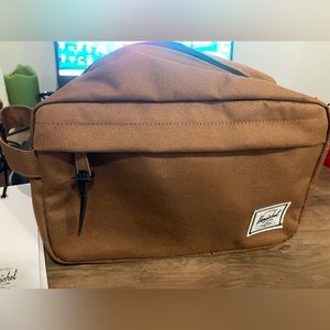 Herschel Chapter Travel Kit - NWOT